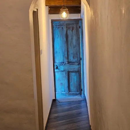 Traditional Adobe House In Evrychou With Cozy Garden And Fireplace! Nicosia