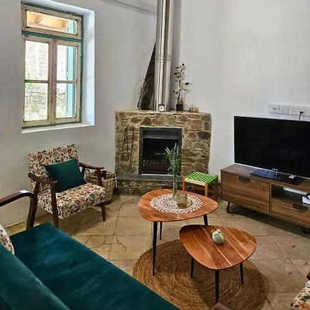 Traditional Adobe House In Evrychou With Cozy Garden And Fireplace! Holiday home Nicosia