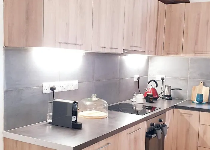 Traditional Adobe House In Evrychou With Cozy Garden And Fireplace! 尼科西亚