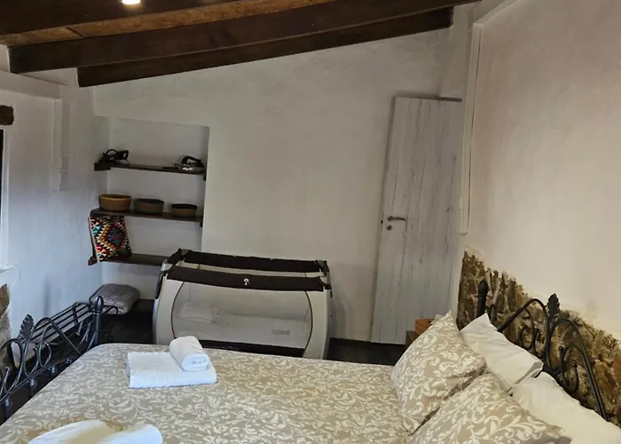 Traditional Adobe House In Evrychou With Cozy Garden And Fireplace! 度假居 尼科西亚