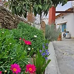 Сasa de vacaciones Traditional Adobe House In Evrychou With Cozy Garden And Fireplace! *