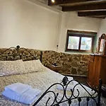 Traditional Adobe House In Evrychou With Cozy Garden And Fireplace! Nikosia