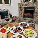 Ferienhaus Traditional Adobe House In Evrychou With Cozy Garden And Fireplace!