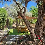 Ferienhaus Traditional Adobe House In Evrychou With Cozy Garden And Fireplace! *
