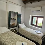 Ferienhaus Traditional Adobe House In Evrychou With Cozy Garden And Fireplace! *