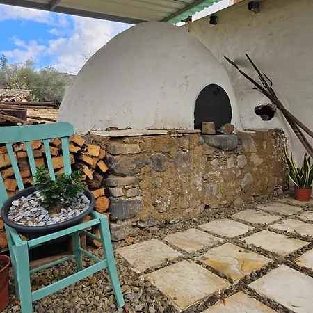 Traditional Adobe House In Evrychou With Cozy Garden And Fireplace! Nikósie