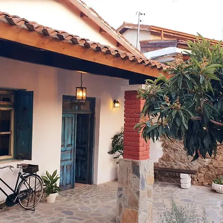 בית נופש Traditional Adobe House In Evrychou With Cozy Garden And Fireplace! *