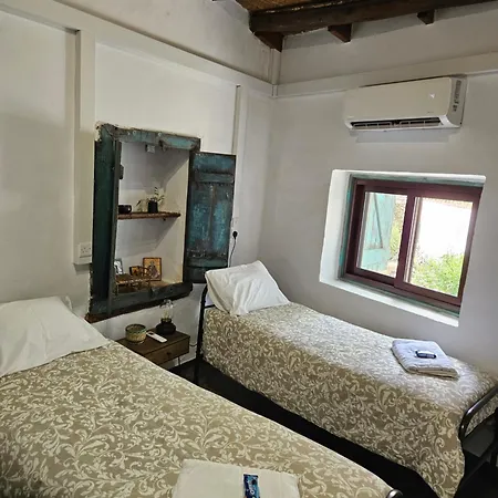 Prázdninový dům Traditional Adobe House In Evrychou With Cozy Garden And Fireplace! *