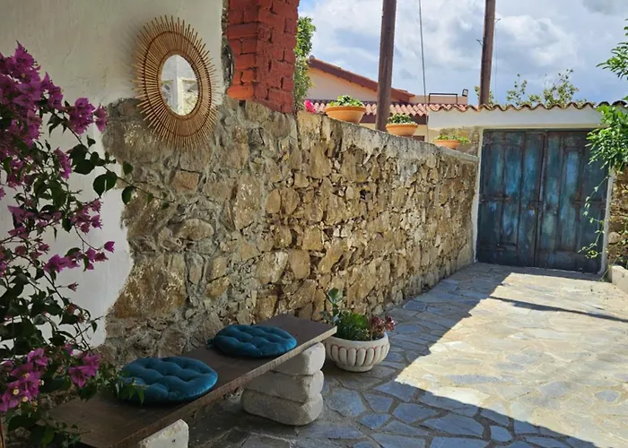 Traditional Adobe House In Evrychou With Cozy Garden And Fireplace! Λευκωσία
