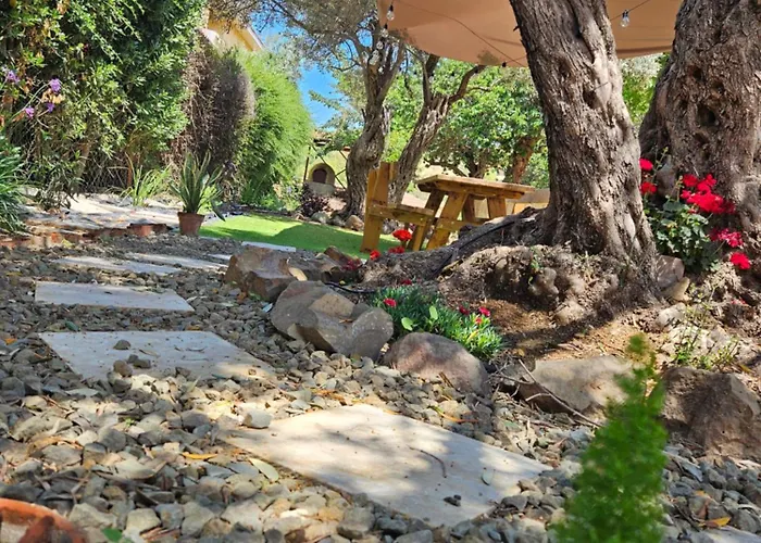 Traditional Adobe House In Evrychou With Cozy Garden And Fireplace! בית נופש ניקוסיה