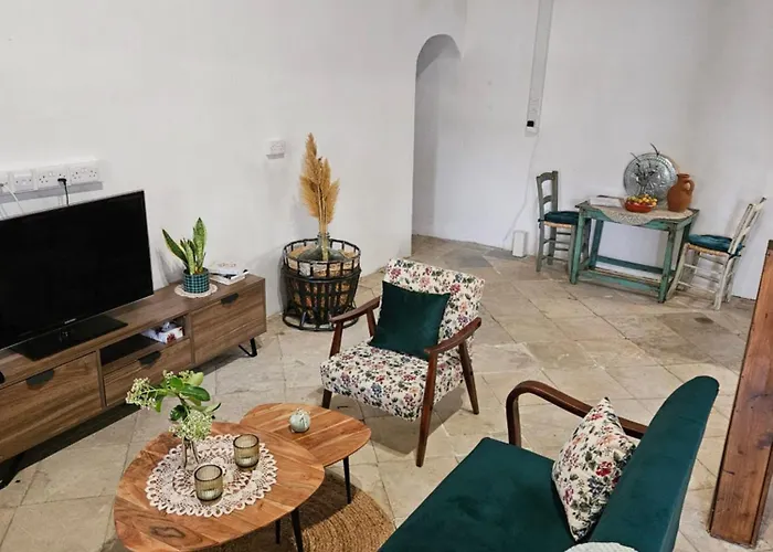 Σπίτι διακοπών Traditional Adobe House In Evrychou With Cozy Garden And Fireplace! Λευκωσία