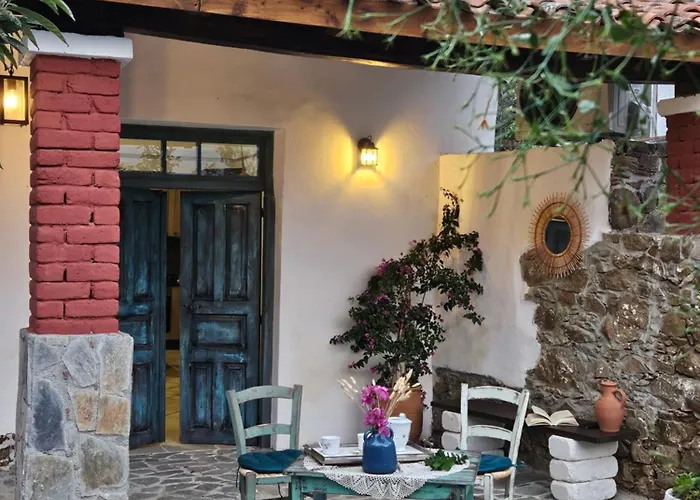 Σπίτι διακοπών Traditional Adobe House In Evrychou With Cozy Garden And Fireplace!