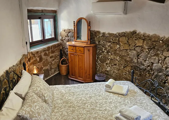 Σπίτι διακοπών Traditional Adobe House In Evrychou With Cozy Garden And Fireplace!