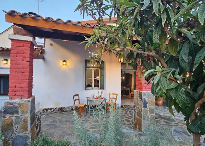 Traditional Adobe House In Evrychou With Cozy Garden And Fireplace! Λευκωσία
