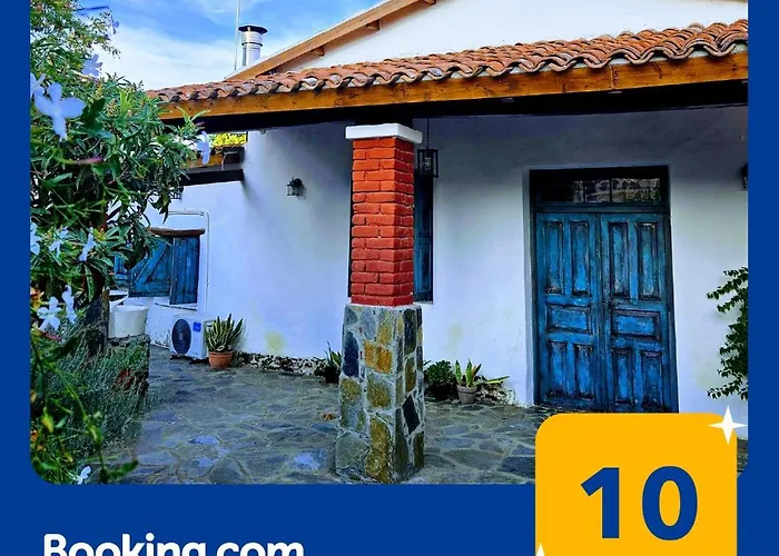 Σπίτι διακοπών Traditional Adobe House In Evrychou With Cozy Garden And Fireplace!