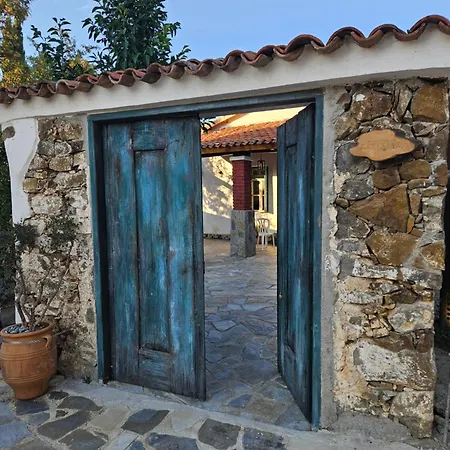 Feriehus Traditional Adobe House In Evrychou With Cozy Garden And Fireplace!